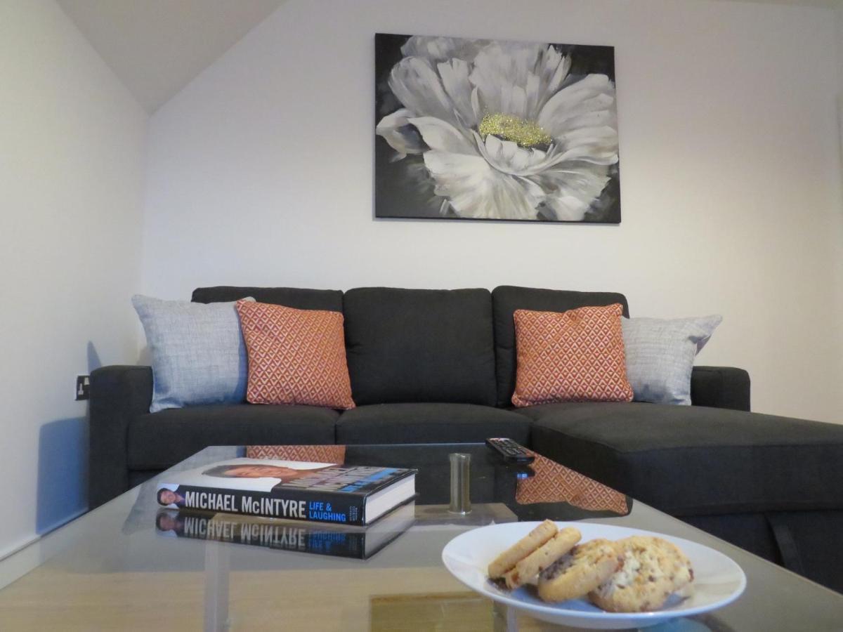 Hamilton Apartment *